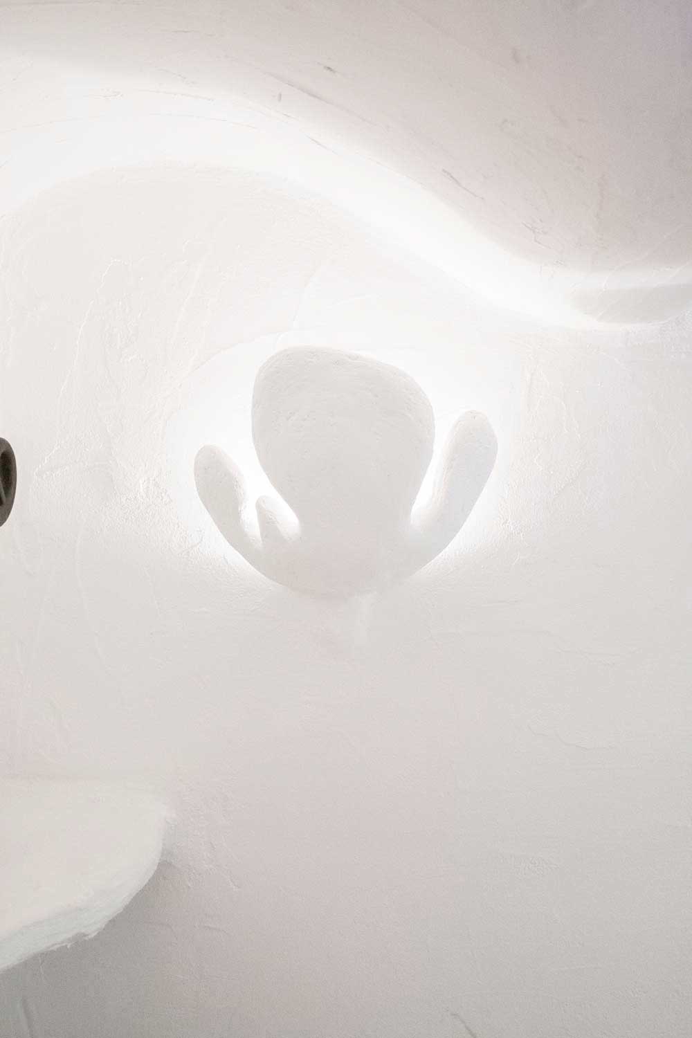 Bespoke catus wall lamps in La Parada, Ibiza, Santa Gertrudis Concept Store made out of hempcrete and limestone finish by studio Jannis Schaefer