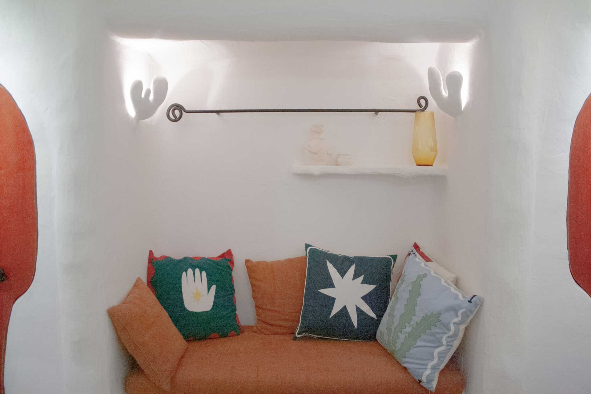 Bespoke catus wall lamps in La Parada, Ibiza, Santa Gertrudis Concept Store made out of hempcrete and limestone finish by studio Jannis Schaefer